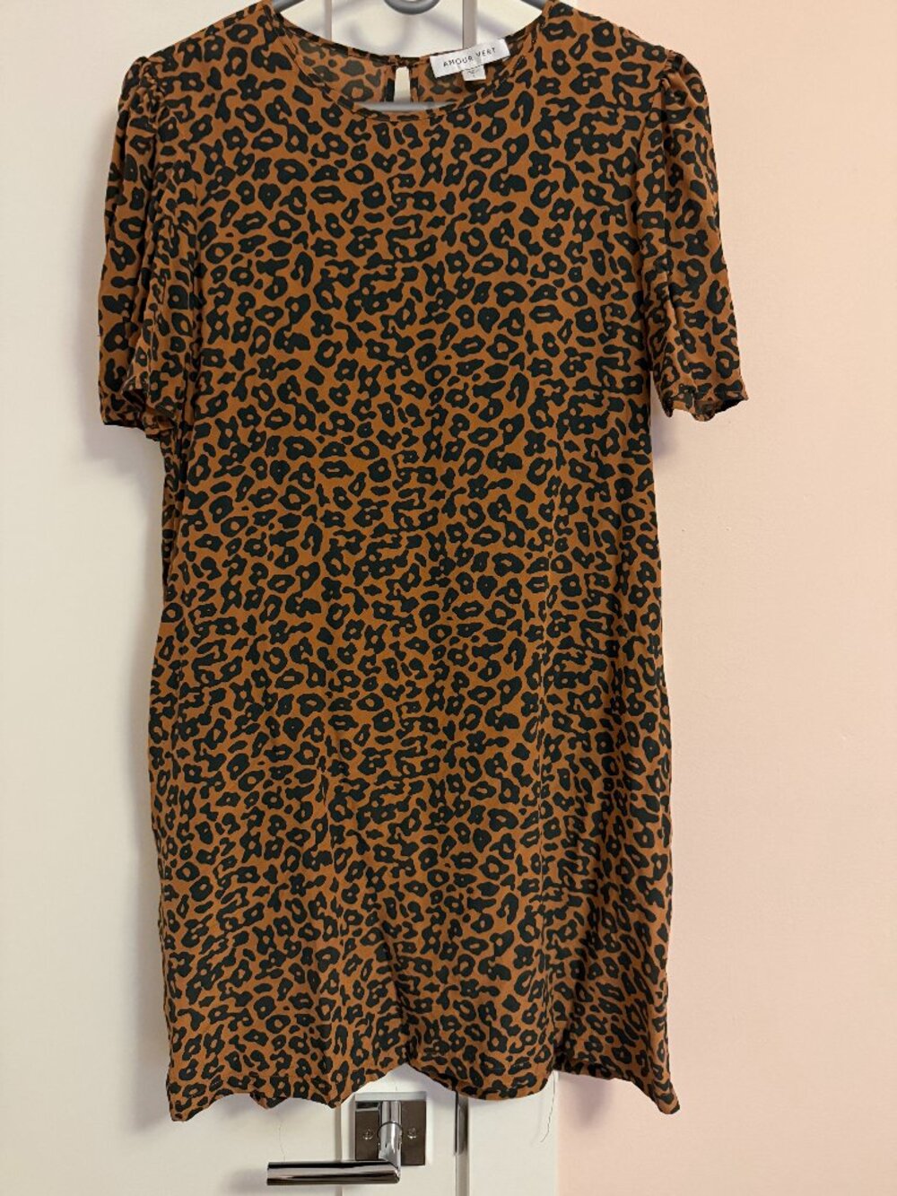 Amour Vert Crew Neck Short Sleeve Dress Animal Print L 100% Silk Made In USA